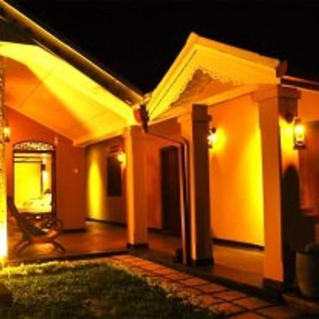 Hewittes Cottage Weligama Esterno foto