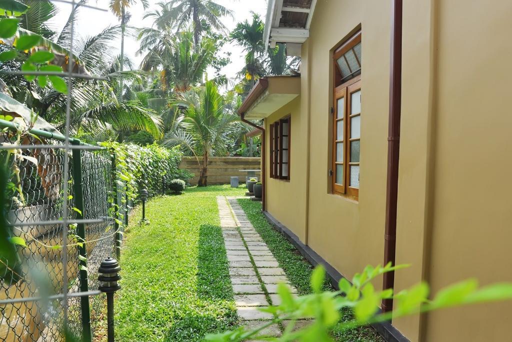 Hewittes Cottage Weligama Esterno foto